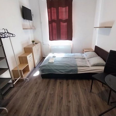 Aradi Rooms With Private Bathroom In The City Centre Будапеща Екстериор снимка