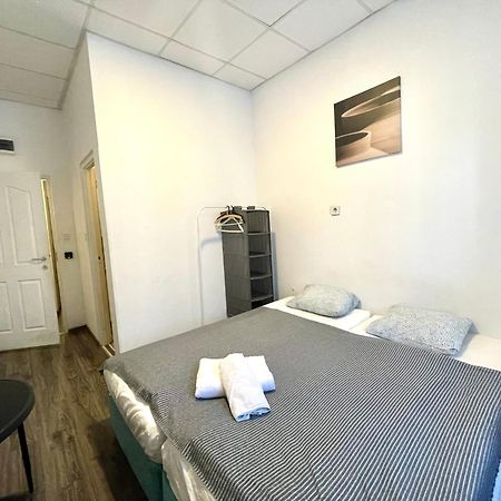 Aradi Rooms With Private Bathroom In The City Centre Будапеща Екстериор снимка