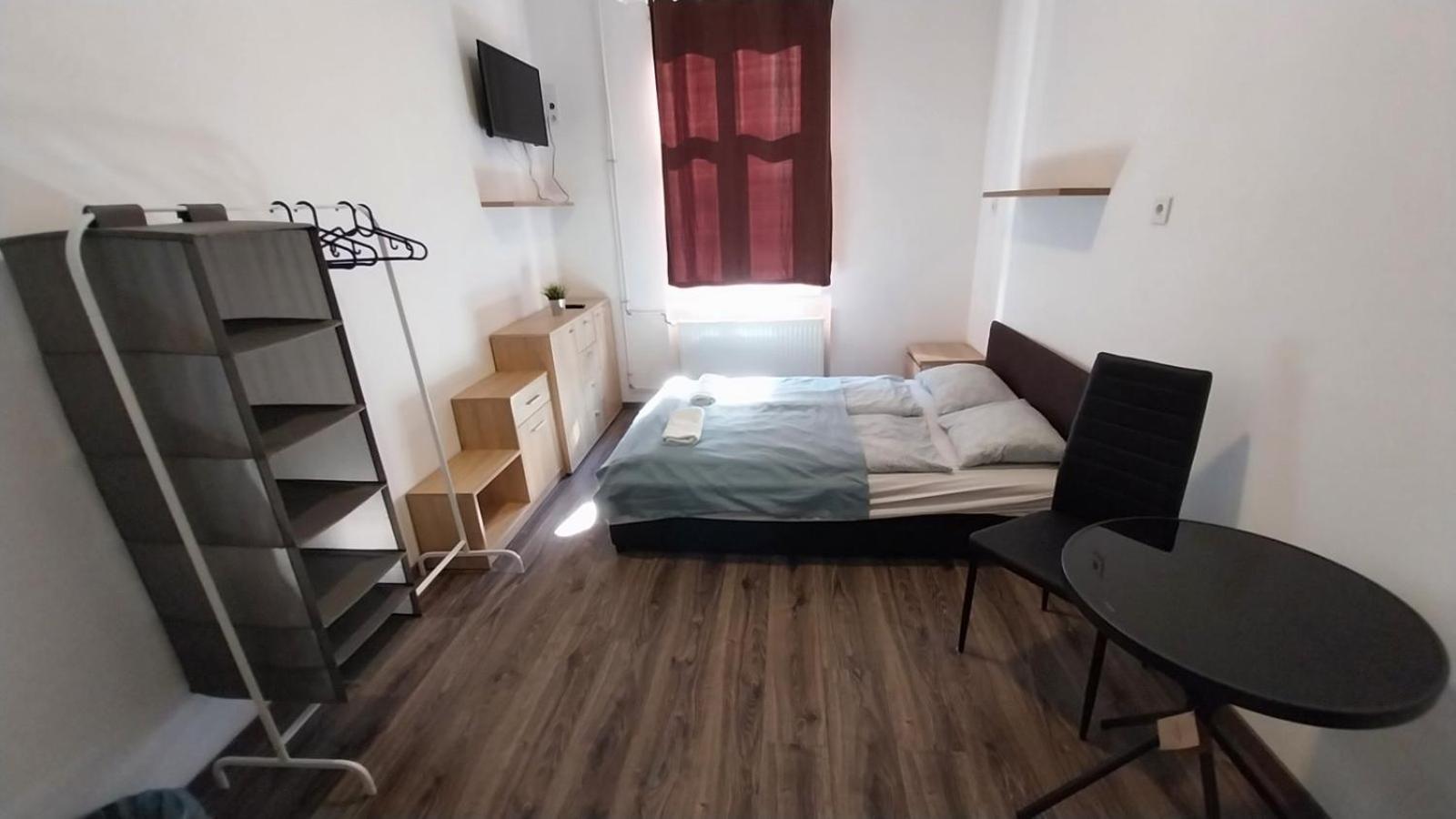 Aradi Rooms With Private Bathroom In The City Centre Будапеща Екстериор снимка