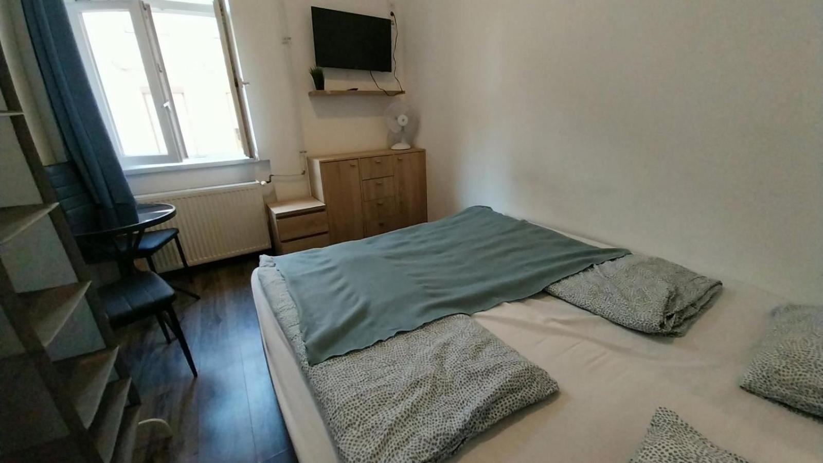 Aradi Rooms With Private Bathroom In The City Centre Будапеща Екстериор снимка