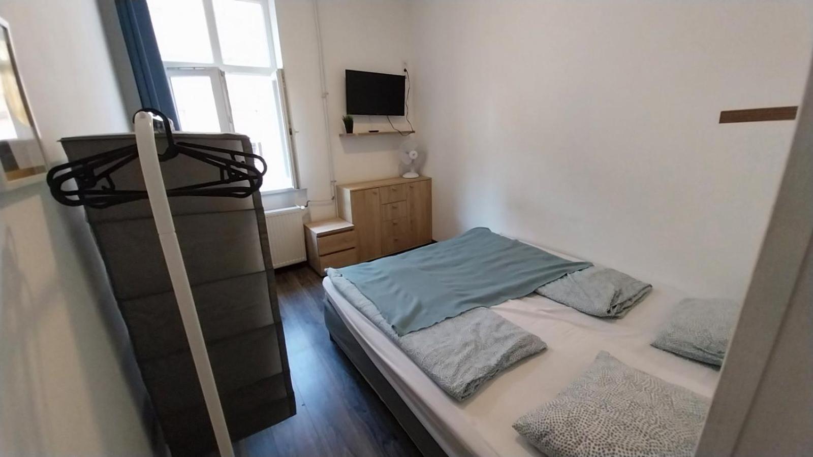 Aradi Rooms With Private Bathroom In The City Centre Будапеща Екстериор снимка