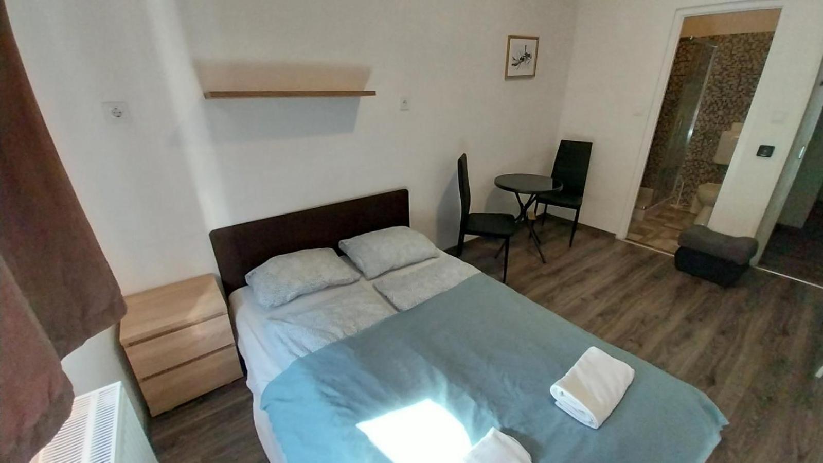 Aradi Rooms With Private Bathroom In The City Centre Будапеща Екстериор снимка