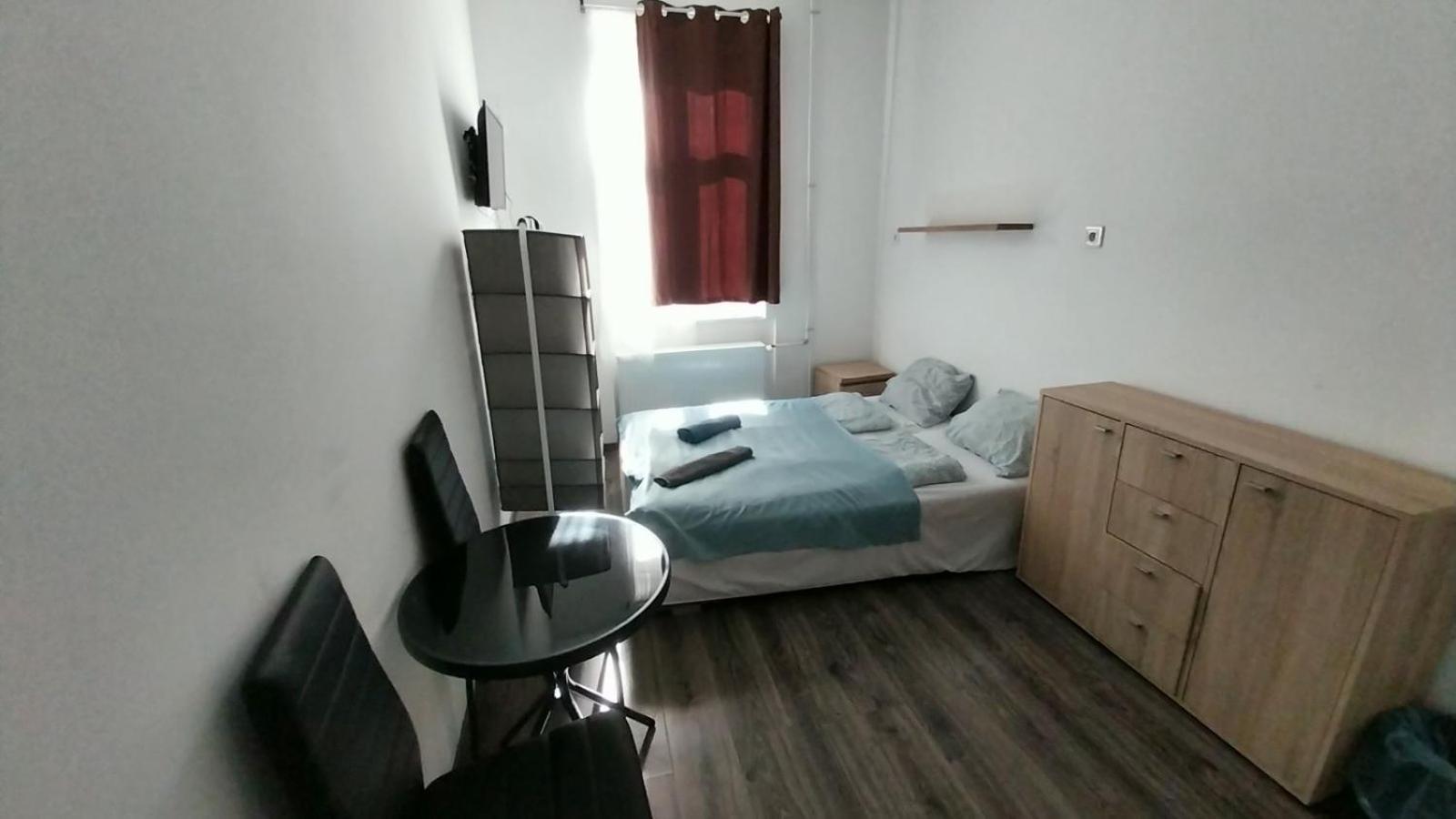 Aradi Rooms With Private Bathroom In The City Centre Будапеща Екстериор снимка