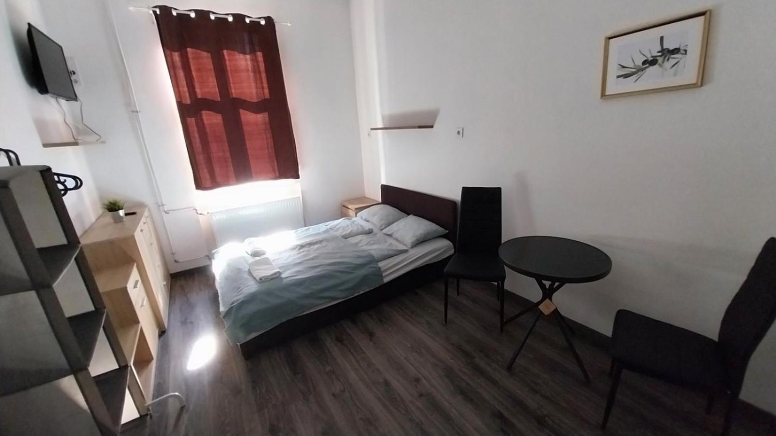 Aradi Rooms With Private Bathroom In The City Centre Будапеща Екстериор снимка