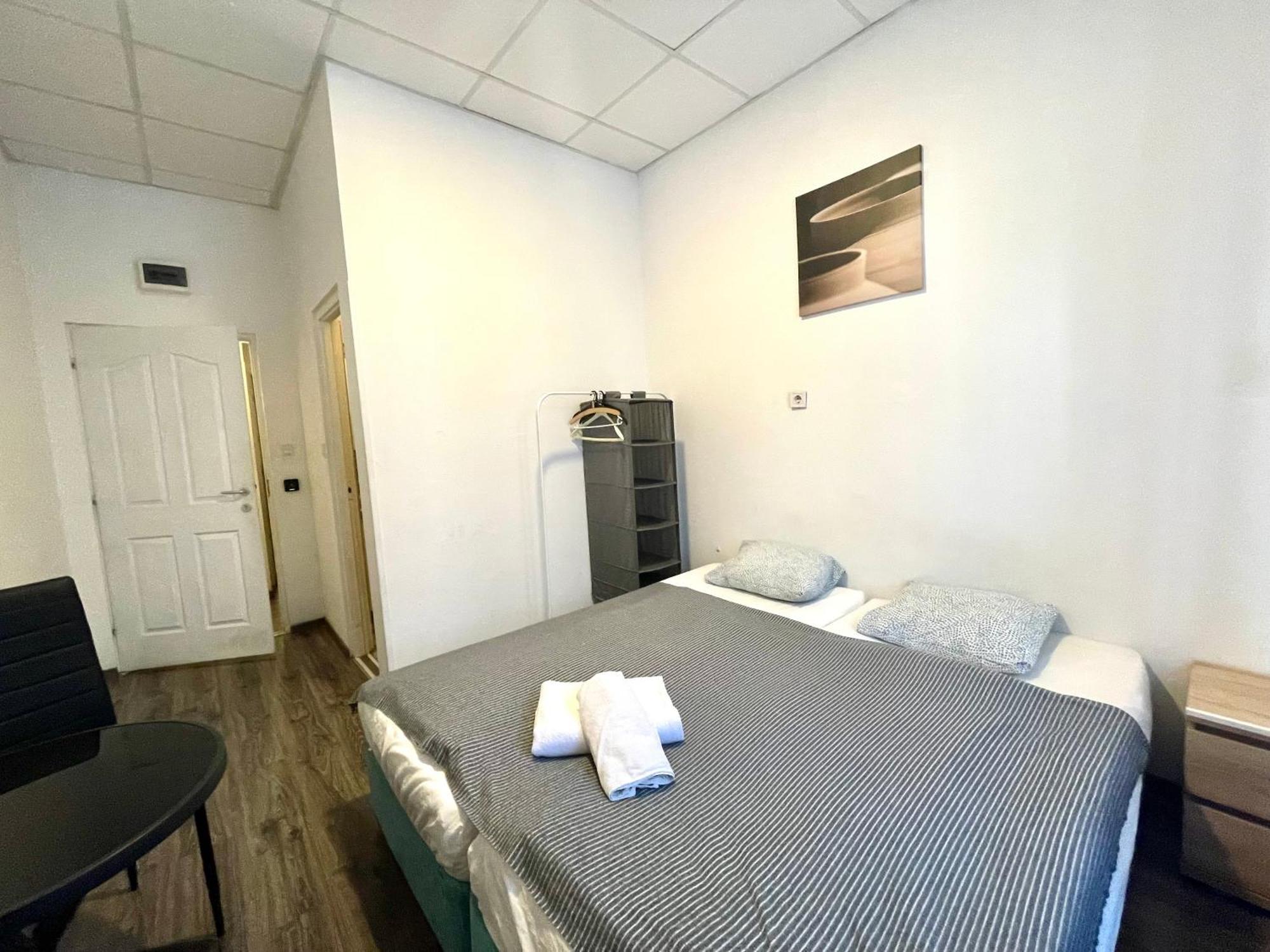 Aradi Rooms With Private Bathroom In The City Centre Будапеща Екстериор снимка
