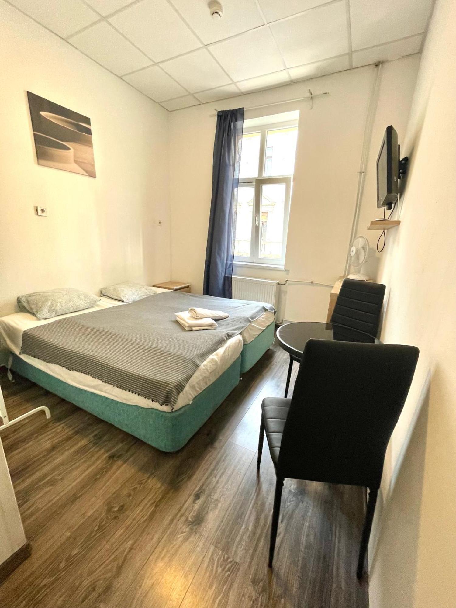 Aradi Rooms With Private Bathroom In The City Centre Будапеща Екстериор снимка