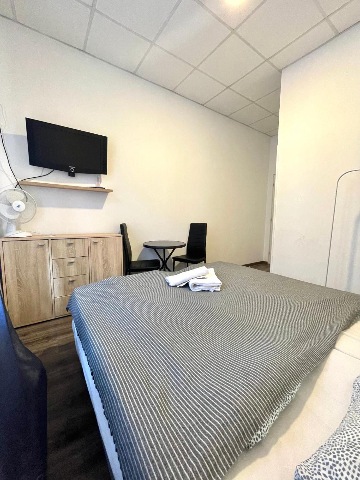 Aradi Rooms With Private Bathroom In The City Centre Будапеща Екстериор снимка