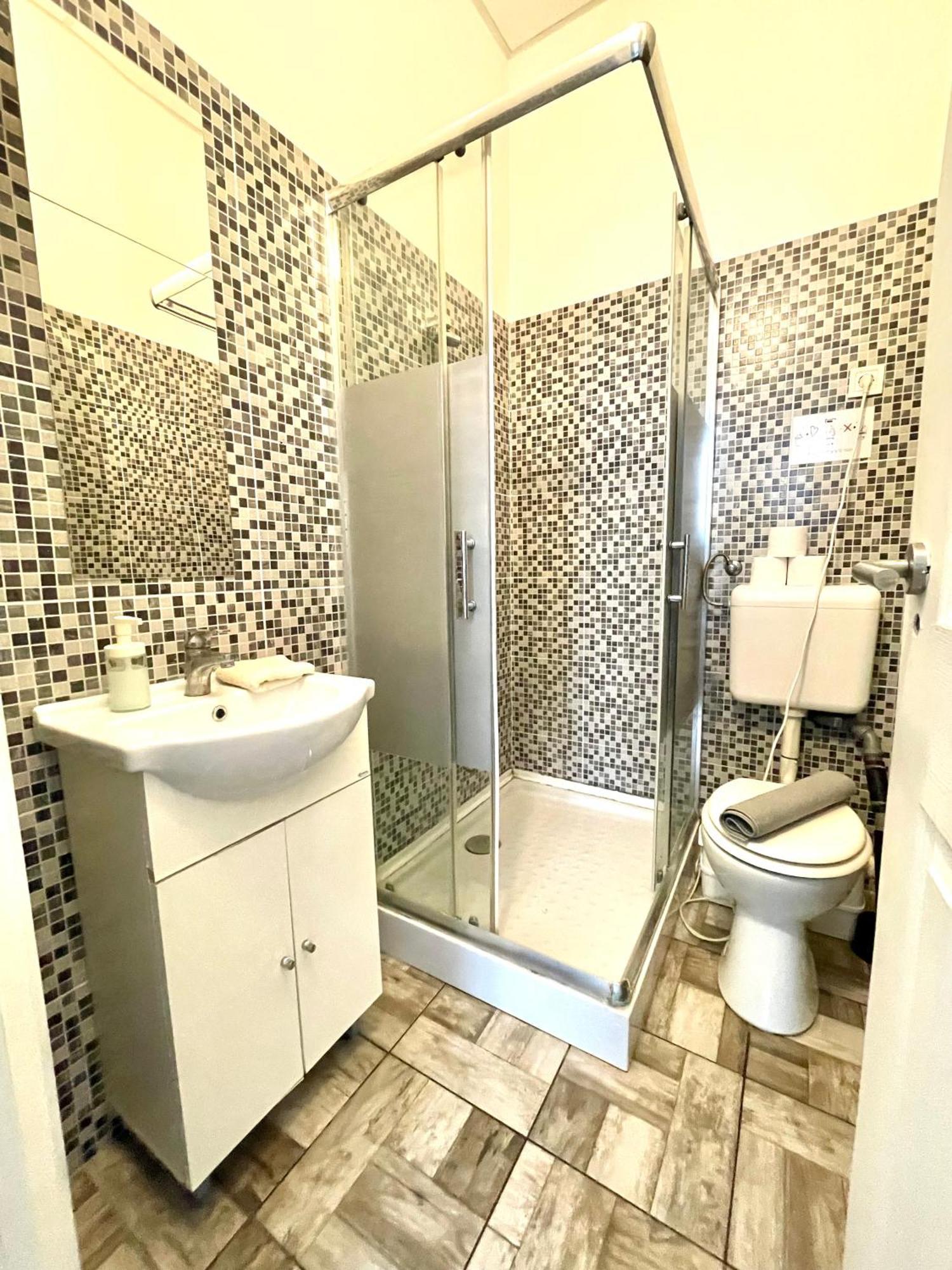 Aradi Rooms With Private Bathroom In The City Centre Будапеща Екстериор снимка