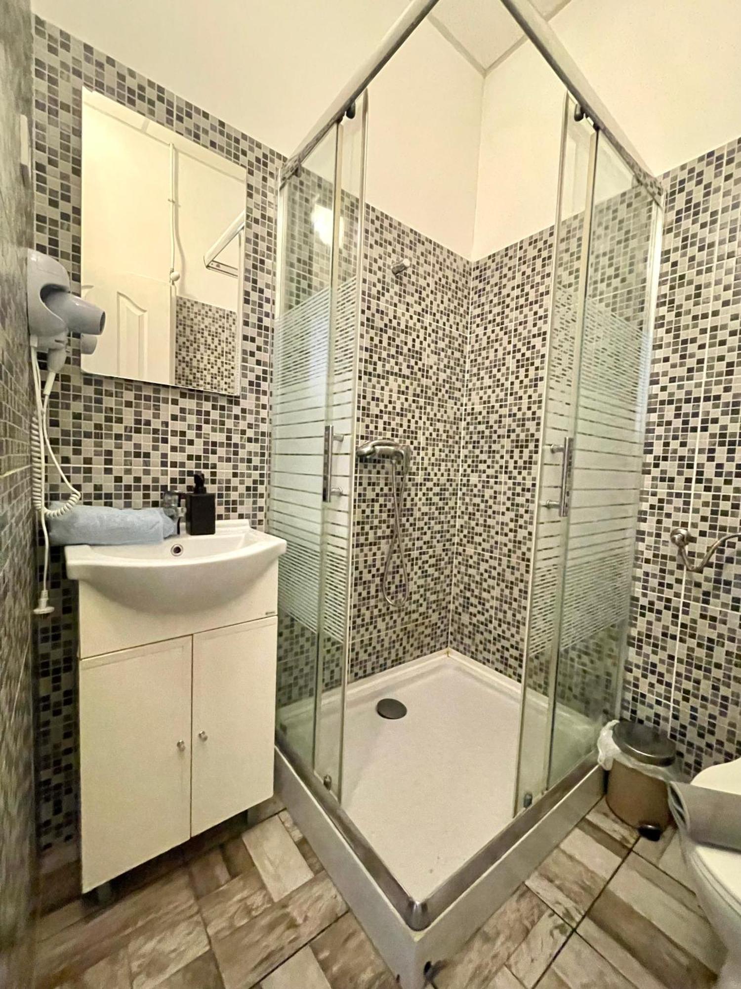 Aradi Rooms With Private Bathroom In The City Centre Будапеща Екстериор снимка