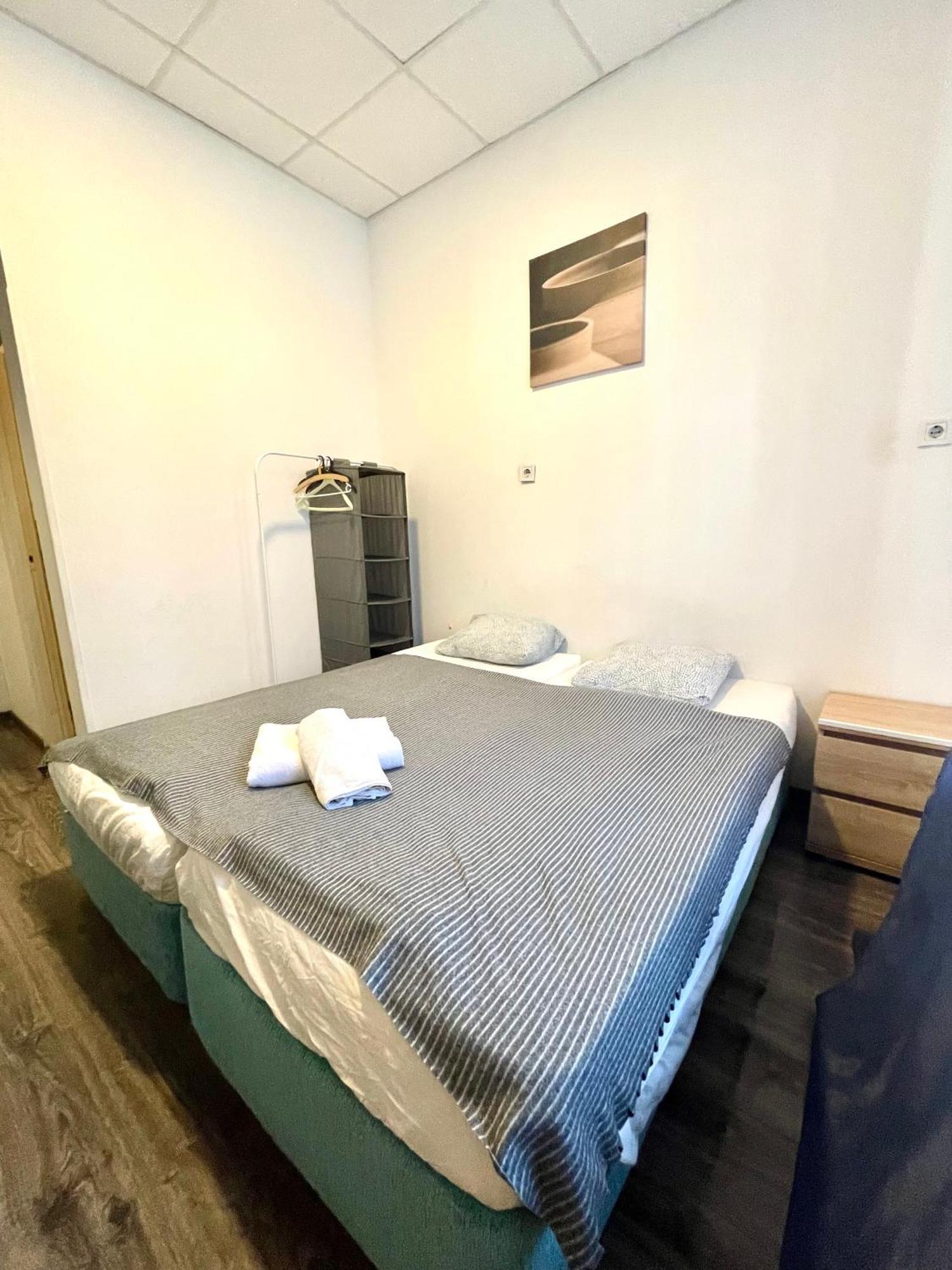Aradi Rooms With Private Bathroom In The City Centre Будапеща Екстериор снимка