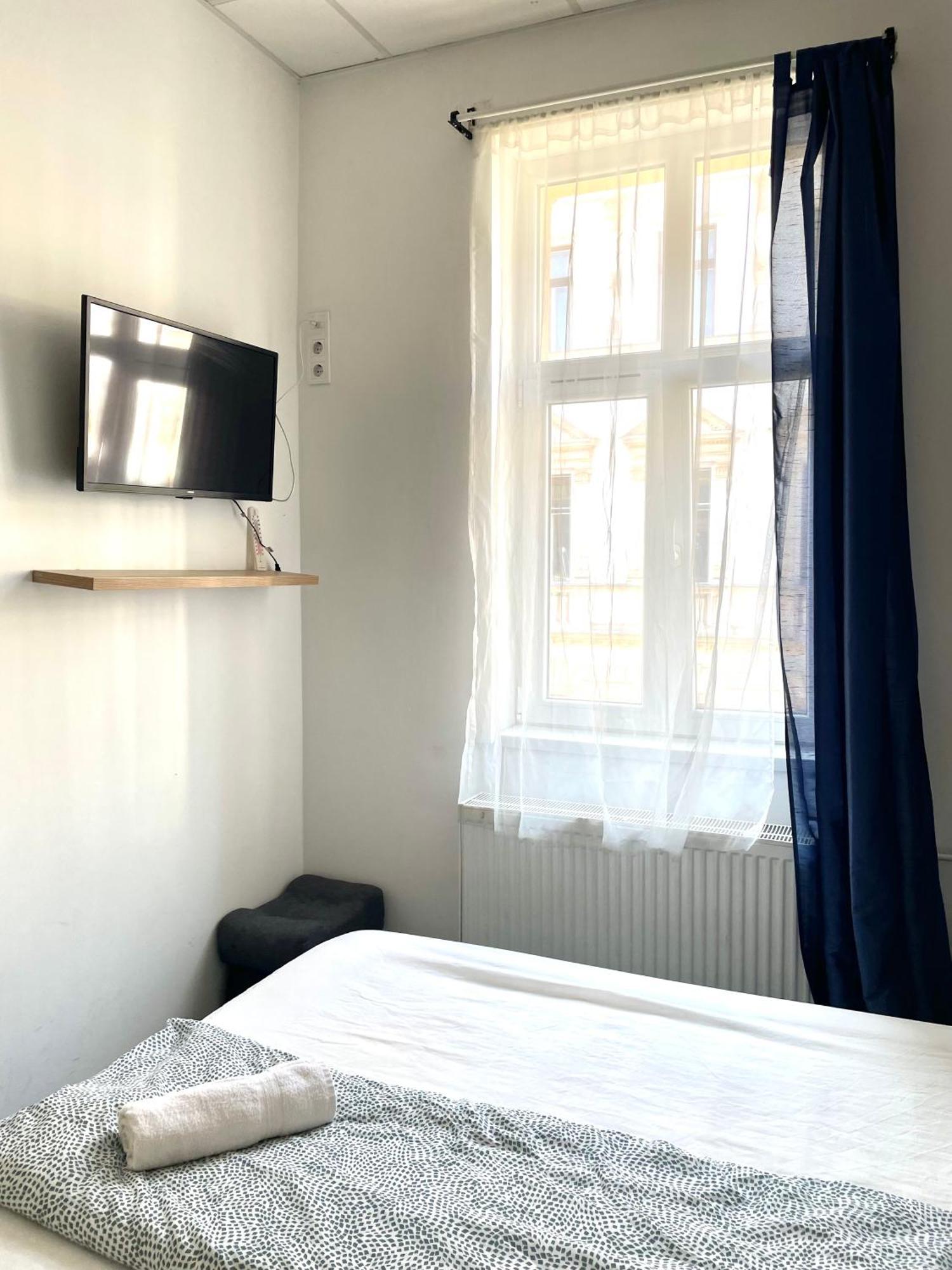Aradi Rooms With Private Bathroom In The City Centre Будапеща Екстериор снимка