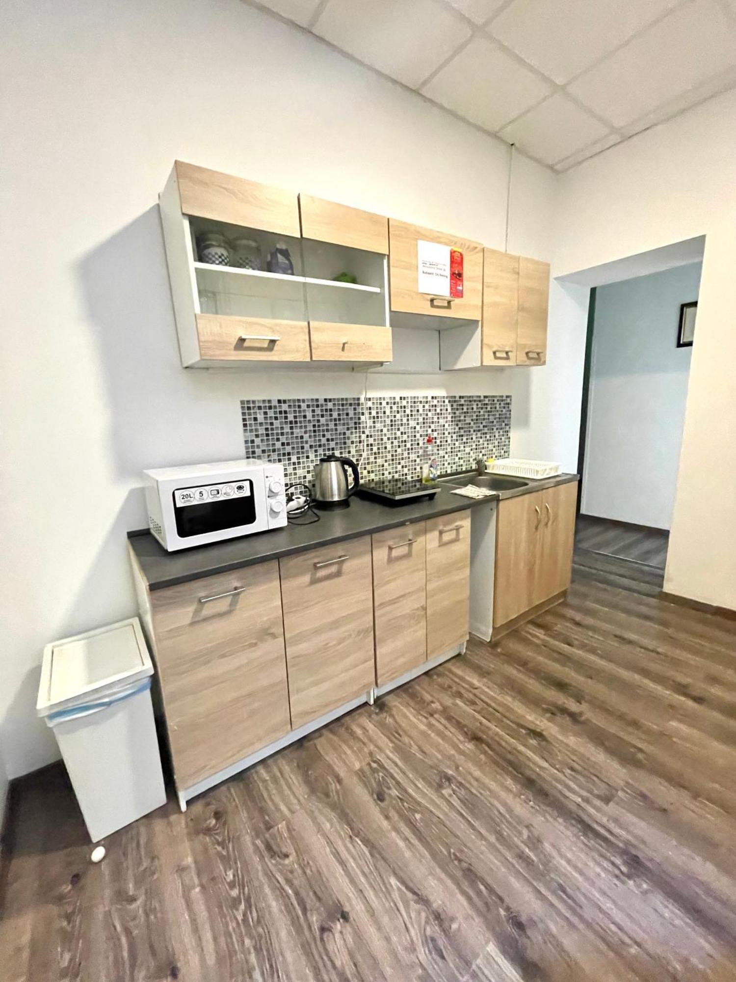 Aradi Rooms With Private Bathroom In The City Centre Будапеща Екстериор снимка