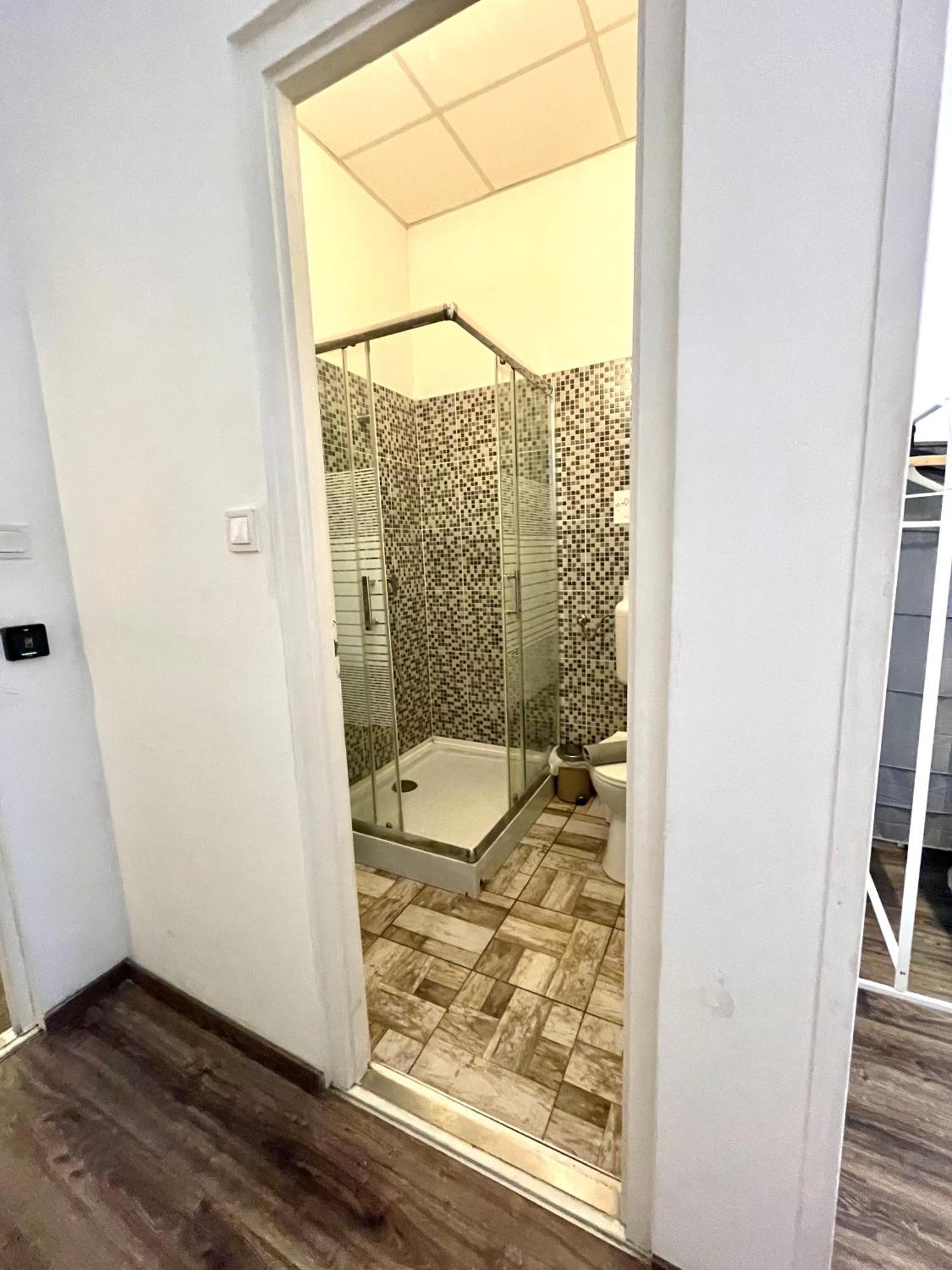 Aradi Rooms With Private Bathroom In The City Centre Будапеща Екстериор снимка
