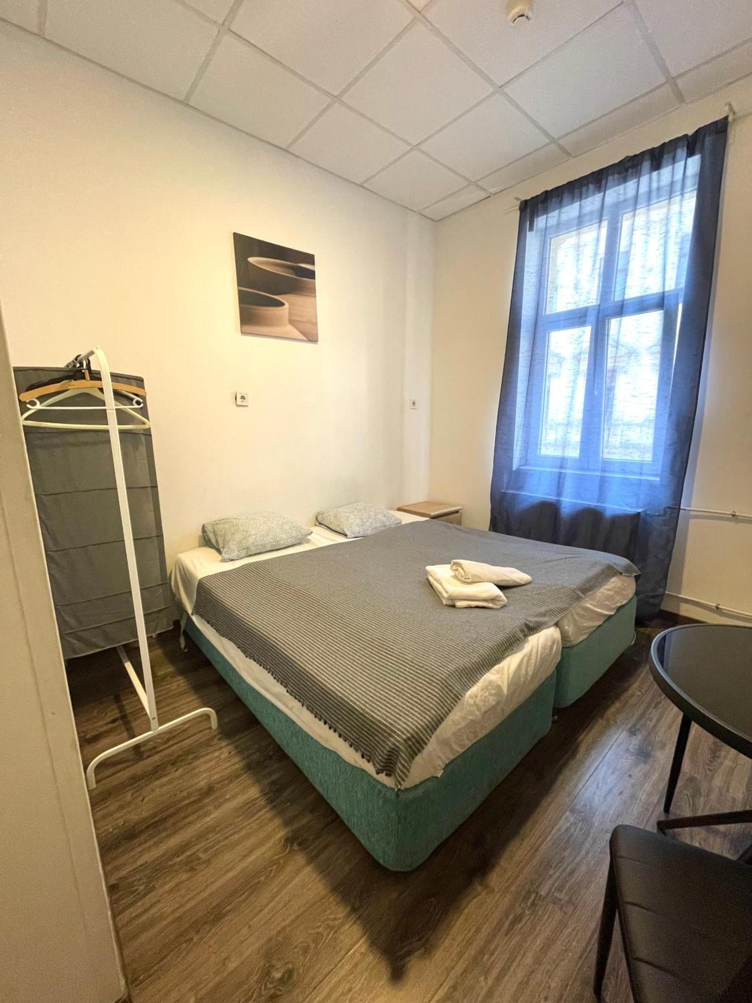 Aradi Rooms With Private Bathroom In The City Centre Будапеща Екстериор снимка